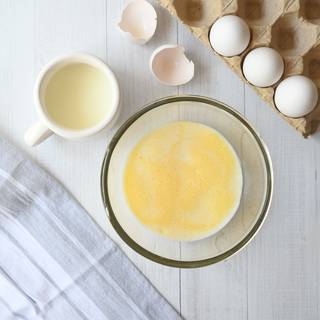 Add vanilla and milk to the egg till all are combined.