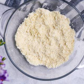 Combine the flour and butter together well with your hands. The mixture should be like bread crumbs. You need to use your fingers to mix them not your palms.