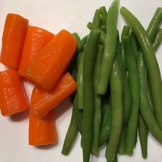 When the vegetables are completely cool, remove them from the ice bath and drain them well.