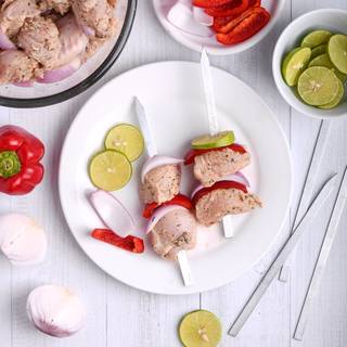 Cut the sweet red peppers, onions, and lemons to a proper size. Take the marinated chicken out of the fridge after one hour. Skewer the sweet peppers, onions, and chickens.
