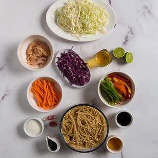 Chop the vegetables into long and thin pieces. Put the noodles in boiling water and take them out and drain them before they have totally cooked.