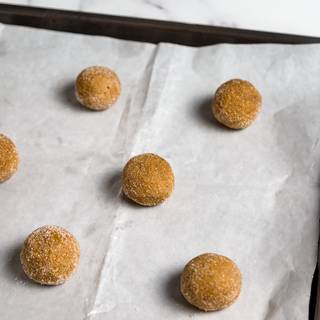 Place the cookie balls on the oven tray in the oven.