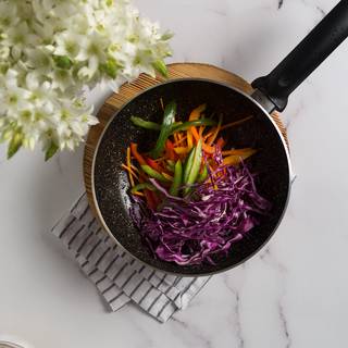 Heat two tablespoons of oil in a pan. Fry the chopped vegetables in the hot oil. You should do this on high heat and shouldn't let the vegetables change their color. Fry them for about two minutes. 