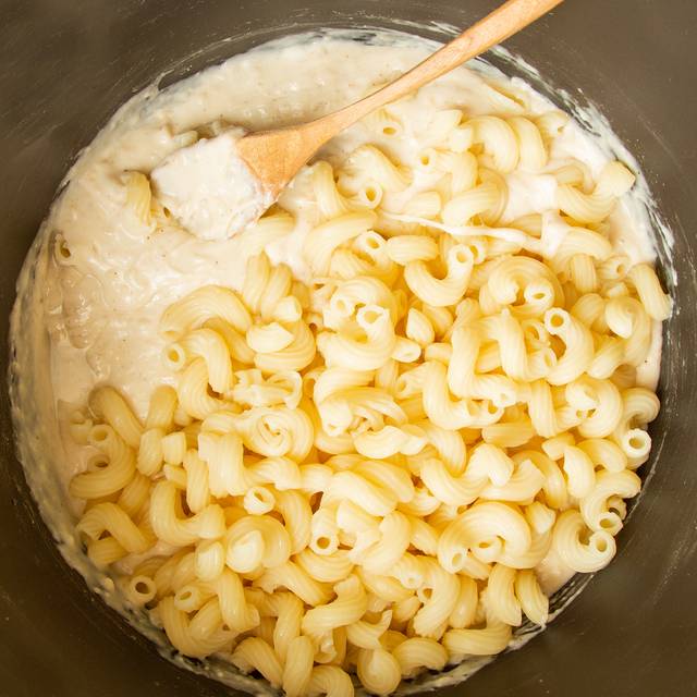 Easy Homemade Mac and Cheese with Bechamel Sauce by mitra