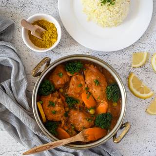 Finally, add steamed broccoli and green peas to your chickens and turn off the heat. Your curried chicken thigh is ready, you can enjoy it with some rice.