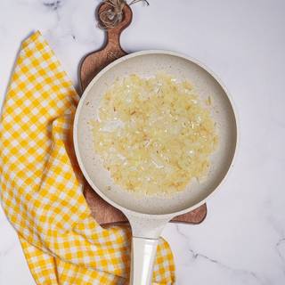 Chop the garlic and onion and fry them with a sprinkle of turmeric powder.