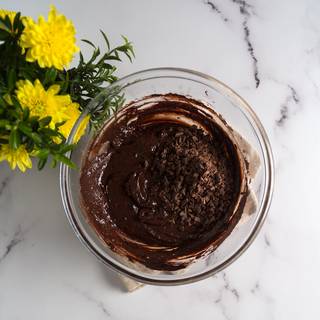 Add 3/4 cup of chocolate chips to the bowl and fold it well.