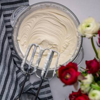 Add the Mascarpone cream with vanilla and combine them with the blender perfectly until they reach a soft and smooth texture.