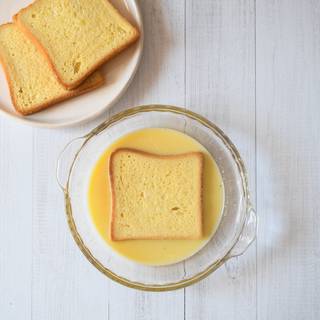 Pour the batter into a big pan and soak each bread in it, then take them out.