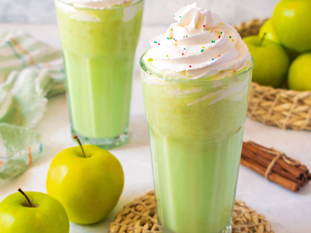 Easy Apple Milkshake Recipe
