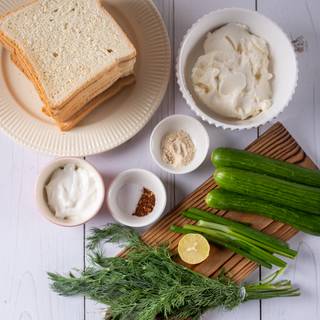 First, prepare the ingredients. use white and soft slices of bread. Use cucumbers with little seeds.
