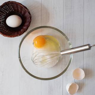 Beat the eggs perfectly until they are mixed completely, then add sugar and whisk until everything is even.