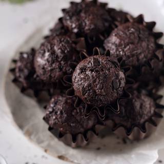 Let your muffins cool down and then take them out of the tin.