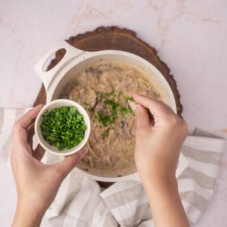 Finally, add the cream stir it, and then add the chopped parsley.