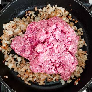 Dice the onion and saute it with 2 spoons of oil, then add minced meat.