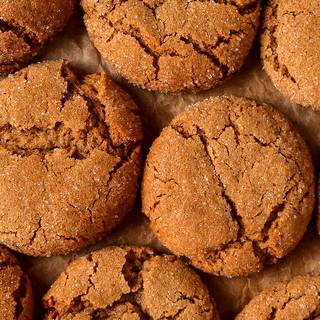 take the cookies out of the oven after 10 to 12 minutes. Be careful, at this point the cookies are soft and fragile. 