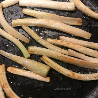 Fry acanthus a few seconds with butter to taste.