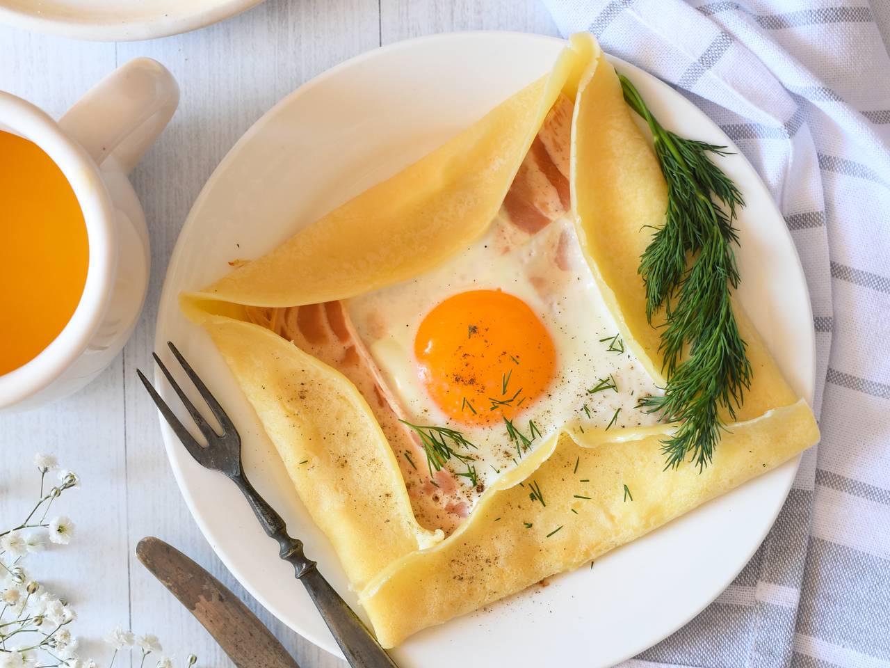 Easy Breakfast Egg Crepes