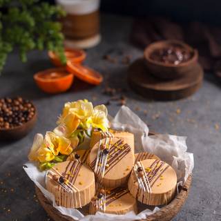 After 40 minutes take them out of the fridge and separate them from the muffin liners. You can use melted chocolate to decorate your cookie butter fudge.