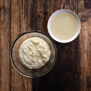 Mix the gelatin powder with one cup of water using the bain-marie technique until it's all dissolved in. Then give it some time to cool down and start adding the cheese ingredients and make sure to stir well.