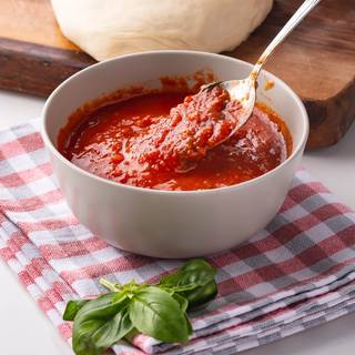 The Perfect Garlic and Tomato Sauce for Pizza