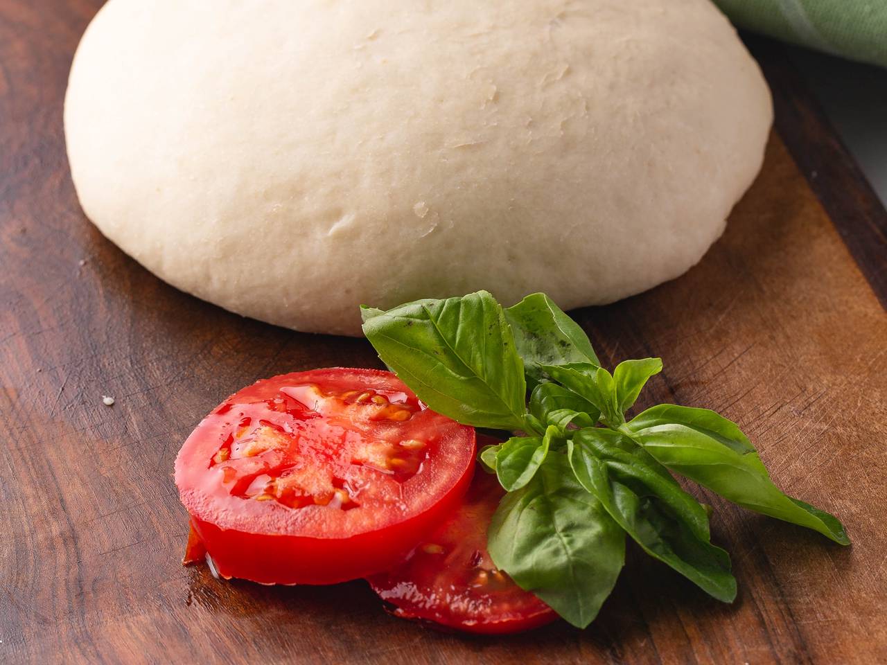 Easy and quick Italian pizza dough