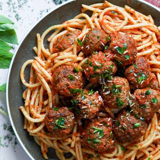 You can put spaghetti on a plate and add meatballs above them, or you can combine all of the ingredients, mix and then serve them on a plate.