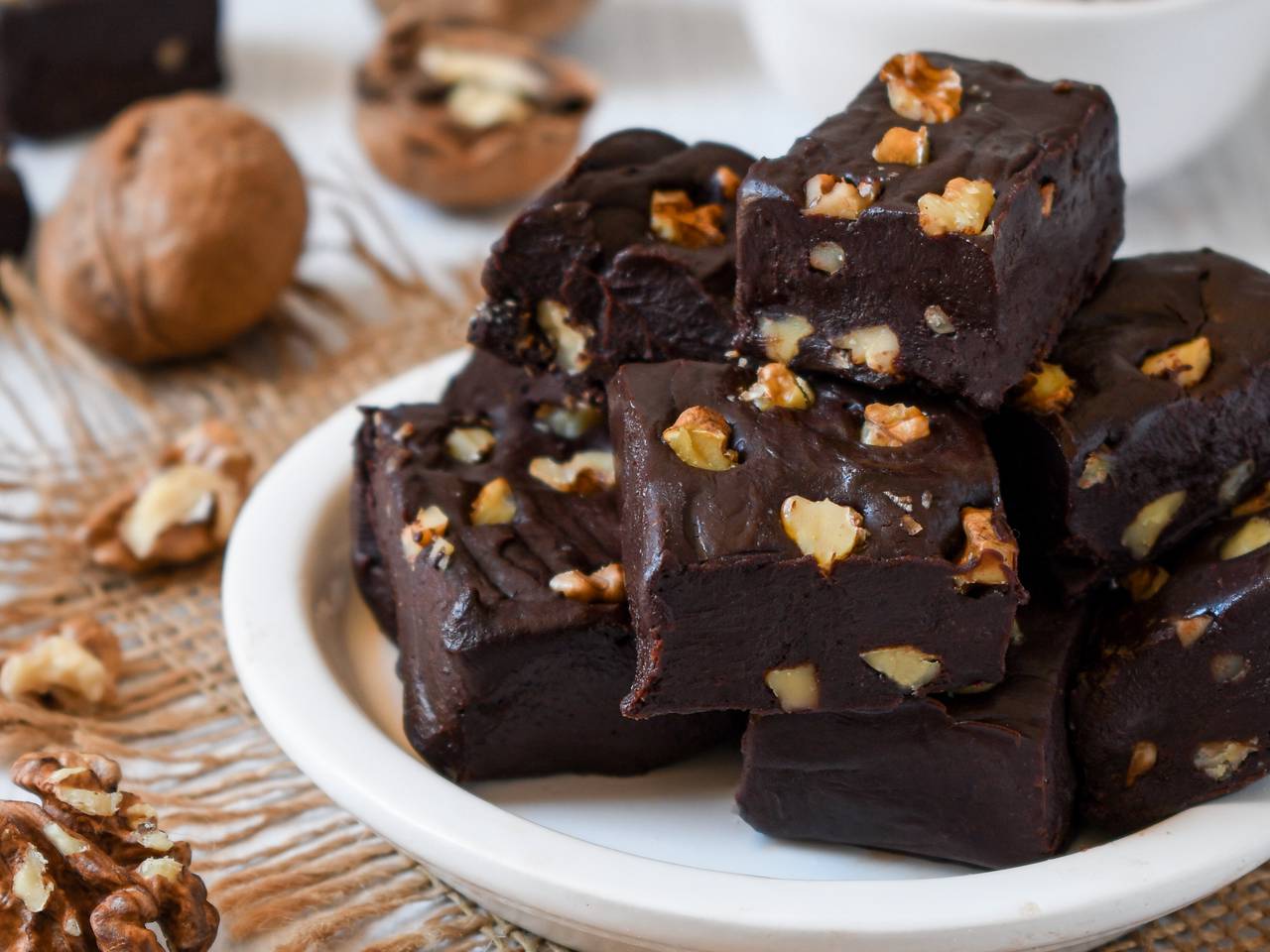 Easy chocolate walnut fudge