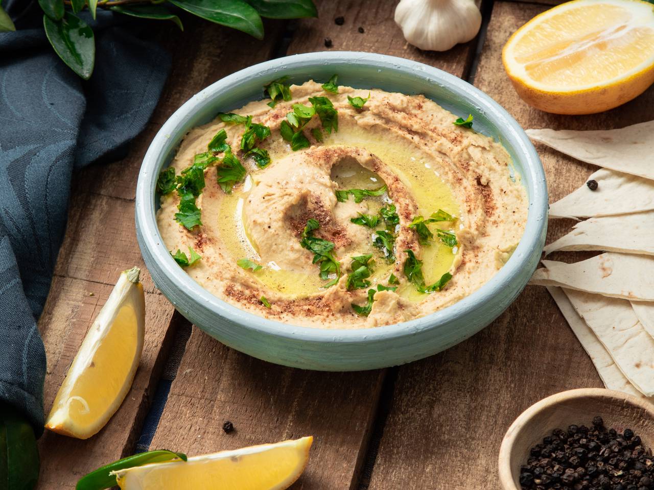 The Best Home-made Hummus With Tahini and Lemon 