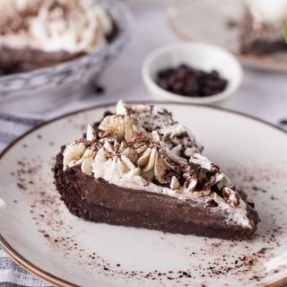 Finally, pour the chocolate filling into your pie crust and let it rest inside the fridge for 2 hours to become solid.