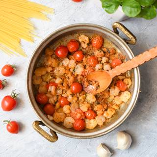 Clean and wash the shrimps and put them in the pan. It is better to use smaller shrimps but if your shrimps are not small enough you can cut them in half and then let them cook on low heat. Now you can add thyme, salt, and pepper.