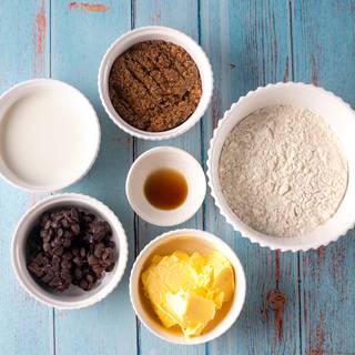 First, prepare the required ingredients for the cookie. You should heat the flour on medium heat inside a pan for five minutes.