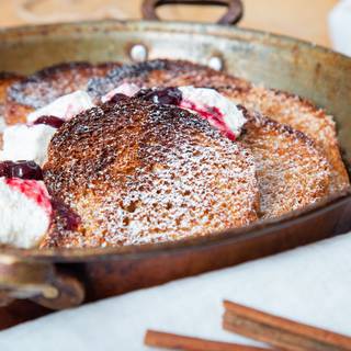 Finally, sprinkle powdered sugar on the toasts to have attractive toasts.