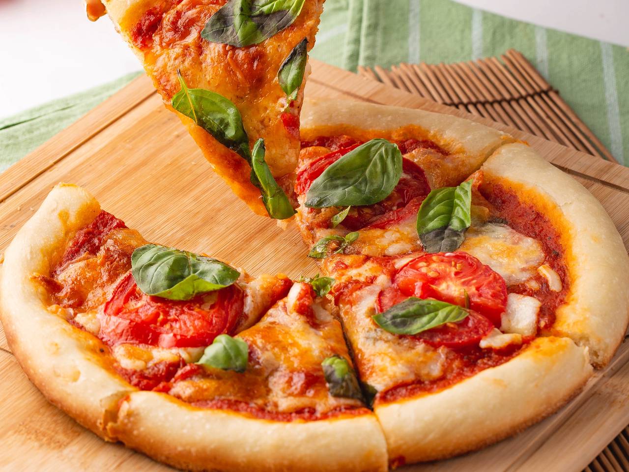 Best Homemade Margherita Pizza Recipe