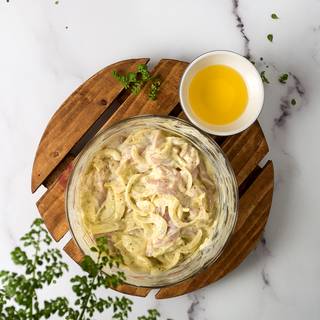 Marinate chickens with onion, yogurt, fresh lemon juice, and spices in a large bowl, coat well. Cover it and set it aside for 30-35 minutes.