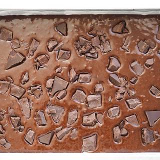 Put some parchment paper in your baking dish (30*20 cm). Pour the batter inside the dish and put the chocolate chips on top of the batter. Then put it in the oven (180°C or 350°F) bake it for about 20 to 25 minutes.