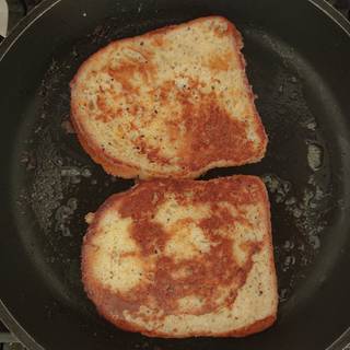 Place some butter into the pan and let it melt over low heat. Then fry the toasts soaked in milk and eggs. When both sides are browned, they are ready.