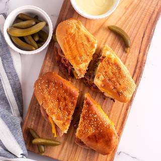 Grease your sandwich maker or grill pan with butter and grill the sandwich. If you are using a grill pan you need to press it with a heavy dish. After five minutes turn the sandwich so the other side is grilled as well. After ten minutes the cheese has melted and our sandwich is ready!